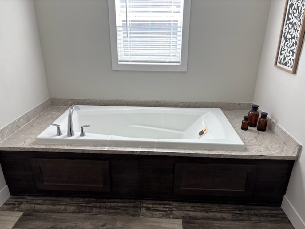 36in Montrose Tub